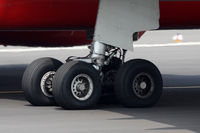 D-ALPA @ EDDL - main gear - by Loetsch Andreas