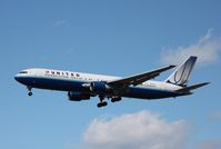 N662UA @ KORD - Boeing 767-300 - by Mark Pasqualino