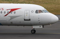 OE-LFP @ EDDL - working crew - by Loetsch Andreas