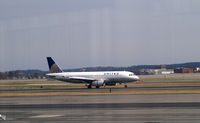 N465UA @ KDCA - Landing DCA - by Ronald Barker