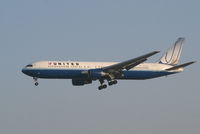 N662UA @ EBBR - Arrival of flight UA972 to RWY 25L