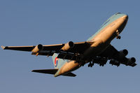 HL7466 @ VIE - Korean Air Cargo - by Chris Jilli
