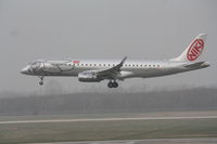 OE-IHB @ EDDL - Landing rw23L - by ghans