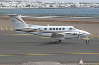 EC-IUX @ GCRR - Heading for the runway.