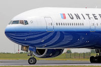 N775UA @ EHAM - Just love the reflections on the plane. - by Connector