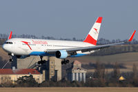 OE-LAW @ VIE - Austrian Airlines - by Chris Jilli