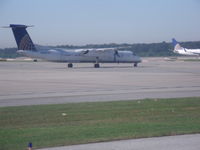 N195WQ @ IAH - dash 8 - by christian maurer