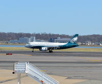 N709UW @ KDCA - Landing DCA - by Ronald Barker