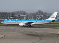PH-AKB @ AMS - Taxi to the runway for the second flight of this aircraft. - by Willem Göebel