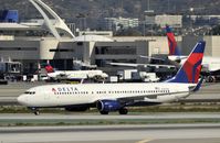 N381DN @ KLAX - Taxiing to gate at LAX - by Todd Royer