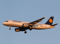 D-AIQM @ LOWW - Lufthansa Airbus A320 - by Thomas Ranner
