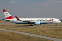 OE-LAE @ VIE - Austrian Airlines