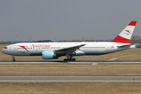 OE-LPC @ VIE - Austrian Airlines