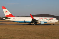 OE-LAW @ VIE - Austrian Airlines