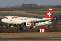 HB-IJF @ VIE - Swiss