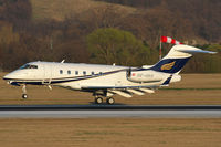 OE-HRR @ VIE - Amira Air