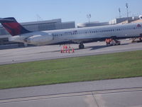 N907DE @ IAH - delta md-88