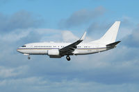 A6-DAS @ EIDW - Landing Rwy 28.