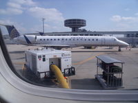 N33182 @ IAH - ERJ-145 XR - by christian maurer