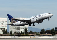N29717 @ KSNA - United 737 rockets off of 19R