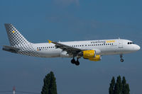 EC-FLP @ LFPO - Vueling Airlines