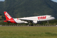 PR-MHJ @ SBFL - TAM Linhas Aereas - by portalfs