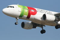 CS-TNU @ EBBR - Arrival of flight TP606 to RWY 25L
