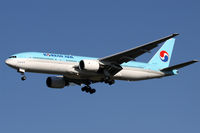 HL7575 @ LOWW - Korean Air 777 - by Loetsch Andreas