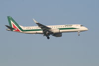 EI-RNB @ EBBR - Arrival of flight AZ148 to RWY 02 - by Daniel Vanderauwera