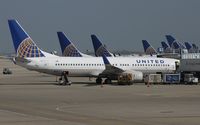 N36272 @ KORD - Boeing 737-800