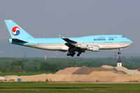 HL7607 @ LOWW - Korean Air - by Loetsch Andreas