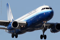 N479UA @ KORD - Short final for 14R