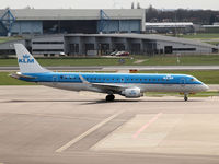 PH-EZT @ AMS - Arrival on Schiphol Airport from runway R36 - by Willem Göebel