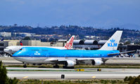 PH-BFU @ KLAX - PH-BFU KLM - Royal Dutch Airlines Boeing 747-406M / FU-038 (cn 28196/1127)

Los Angeles International Airport (IATA: LAX, ICAO: KLAX, FAA LID: LAX)
TDelCoro
April 12, 2012 - by Tomás Del Coro