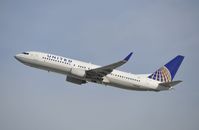 N76528 @ KLAX - Departing LAX on 25R - by Todd Royer