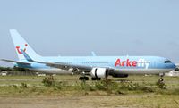 PH-OYI @ TNCA - PH-OYI - by Daniel Jef