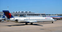N904DA @ KDCA - DCA, VA - by Ronald Barker
