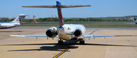 N904DA @ KDCA - DCA, VA - by Ronald Barker