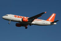 G-EZUM @ EGKK - Short final