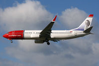 LN-DYW @ EGKK - Short final