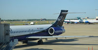N946AT @ KATL - ATL, GA - by Ronald Barker