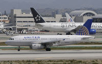 N832UA @ KLAX - Taxiing to gate at LAX - by Todd Royer