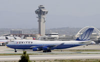 N181UA @ KLAX - Taxiing to gate at LAX - by Todd Royer