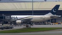 AP-BEU @ KUL - Pakistan International Airlines - PIA - by tukun59@AbahAtok