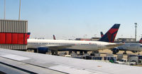 N5890A @ KATL - ATL, GA - by Ronald Barker