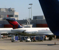 N918DE @ KATL - ATL, GA - by Ronald Barker