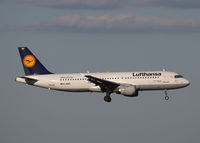 D-AIQC @ LOWW - Lufthansa Airbus A320 - by Thomas Ranner