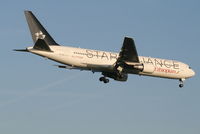 ET-ALO @ EBBR - Flight ET704 is descending to RWY 02