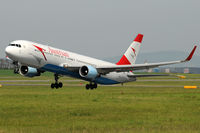 OE-LAY @ VIE - Austrian Airlines - by Chris Jilli