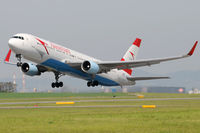 OE-LAT @ VIE - Austrian Airlines - by Chris Jilli